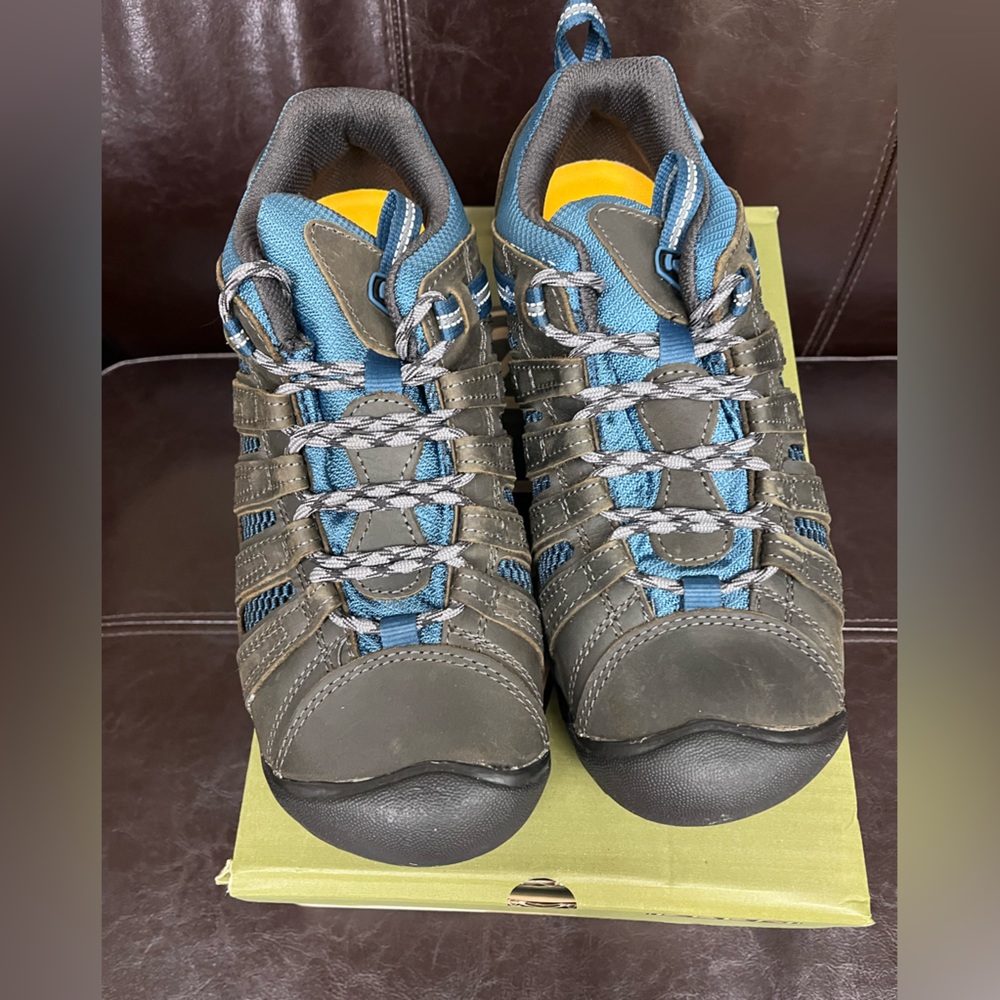 NWT. Men's Keen Voyageur Ventilated Hiking Shoes.